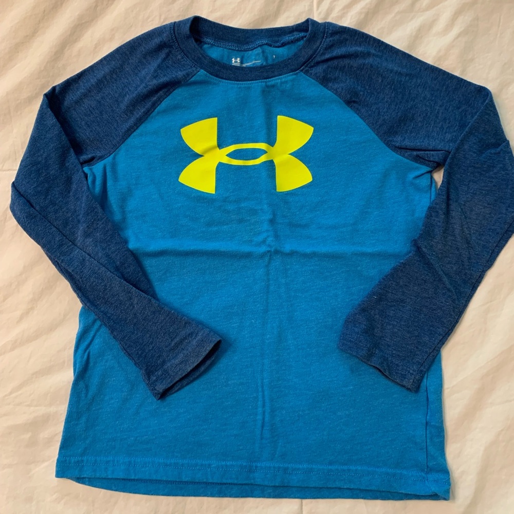 Under Armour Boys Blue Long Sleeve Shirt. Size 7.